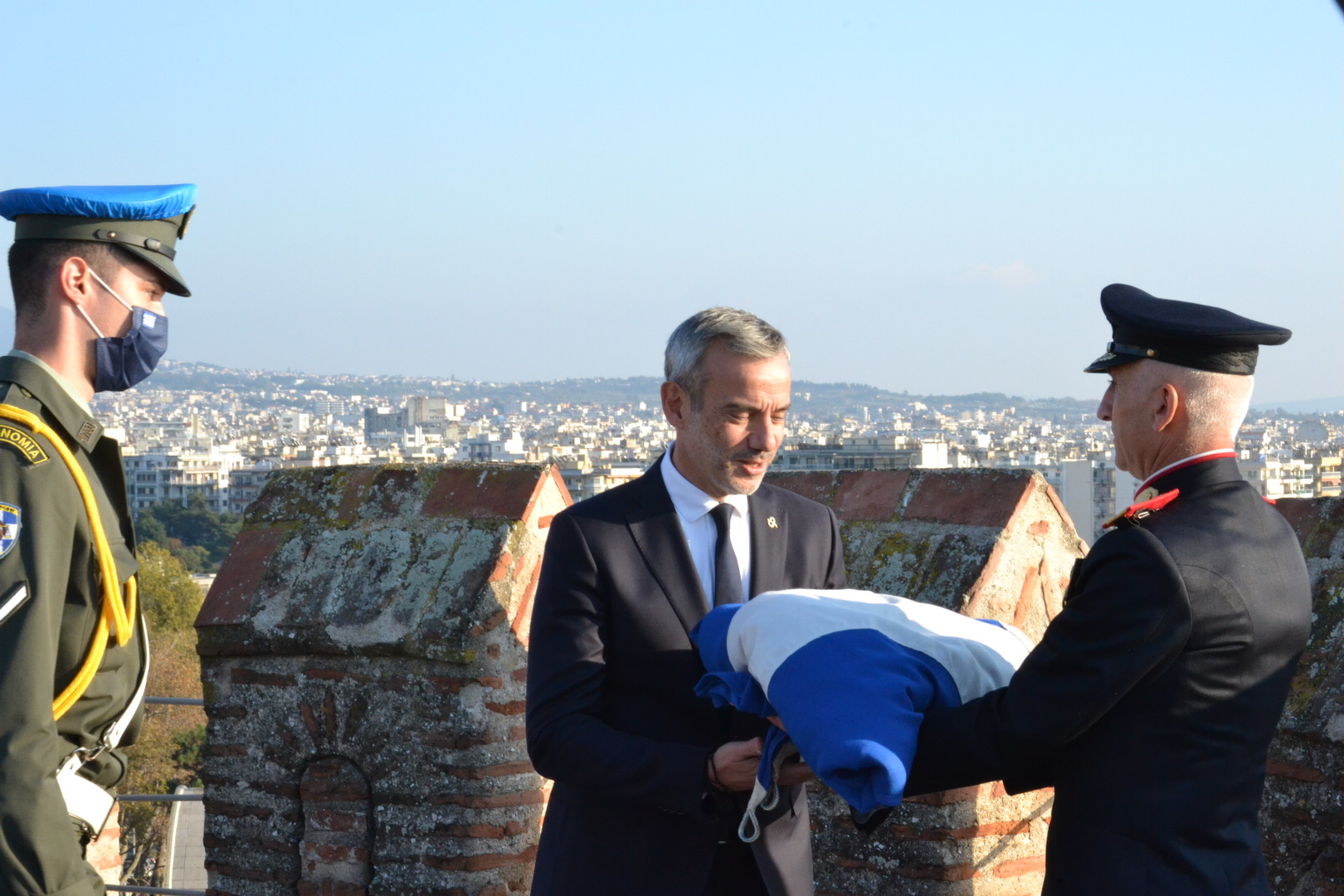 Παρουσία Ζέρβα η υποστολή της σημαίας στον Λευκό Πύργο  Ολοκληρώθηκαν οι επετειακές εκδηλώσεις