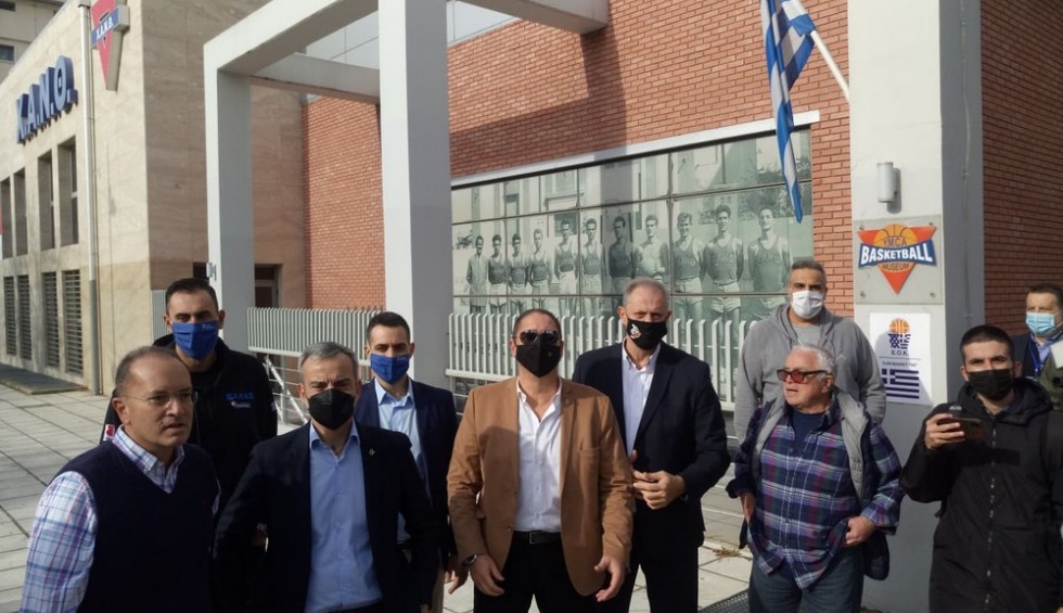 Ζέρβας και Λιόλιος... παρέα με τα δύο τρόπαια Ευρωμπάσκετ: «Η Θεσσαλονίκη να γίνει ξανά κυρίαρχη»