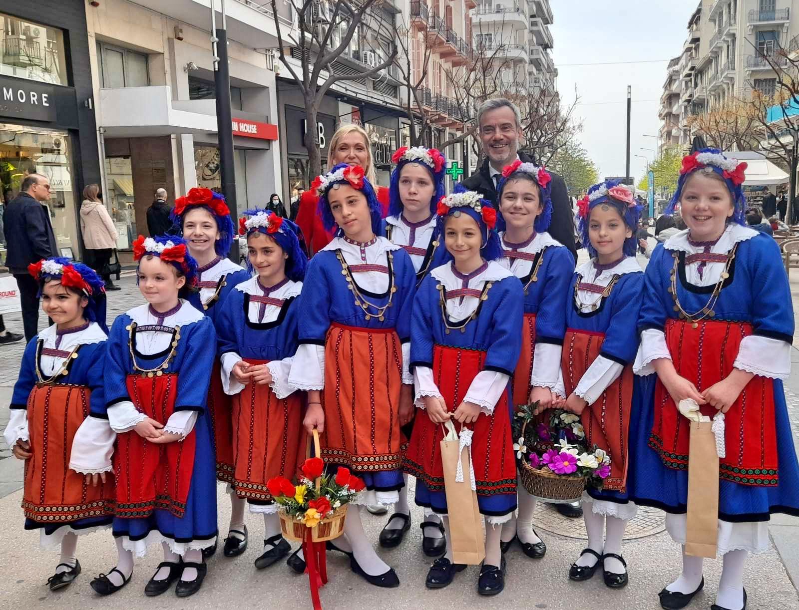 Τα άκουσε ο Ζέρβας από τις μικρές “Λαζαρίνες” του Λυκείου Ελληνίδων