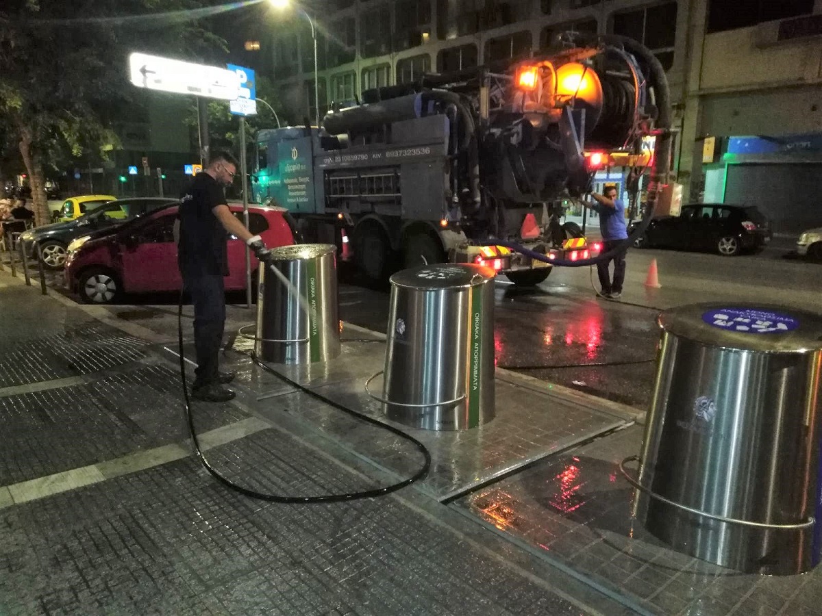 Δήμος Θεσσαλονίκης: Απολύμανση και καθαρισμός των υπόγειων κάδων – Τα οφέλη (φωτο)