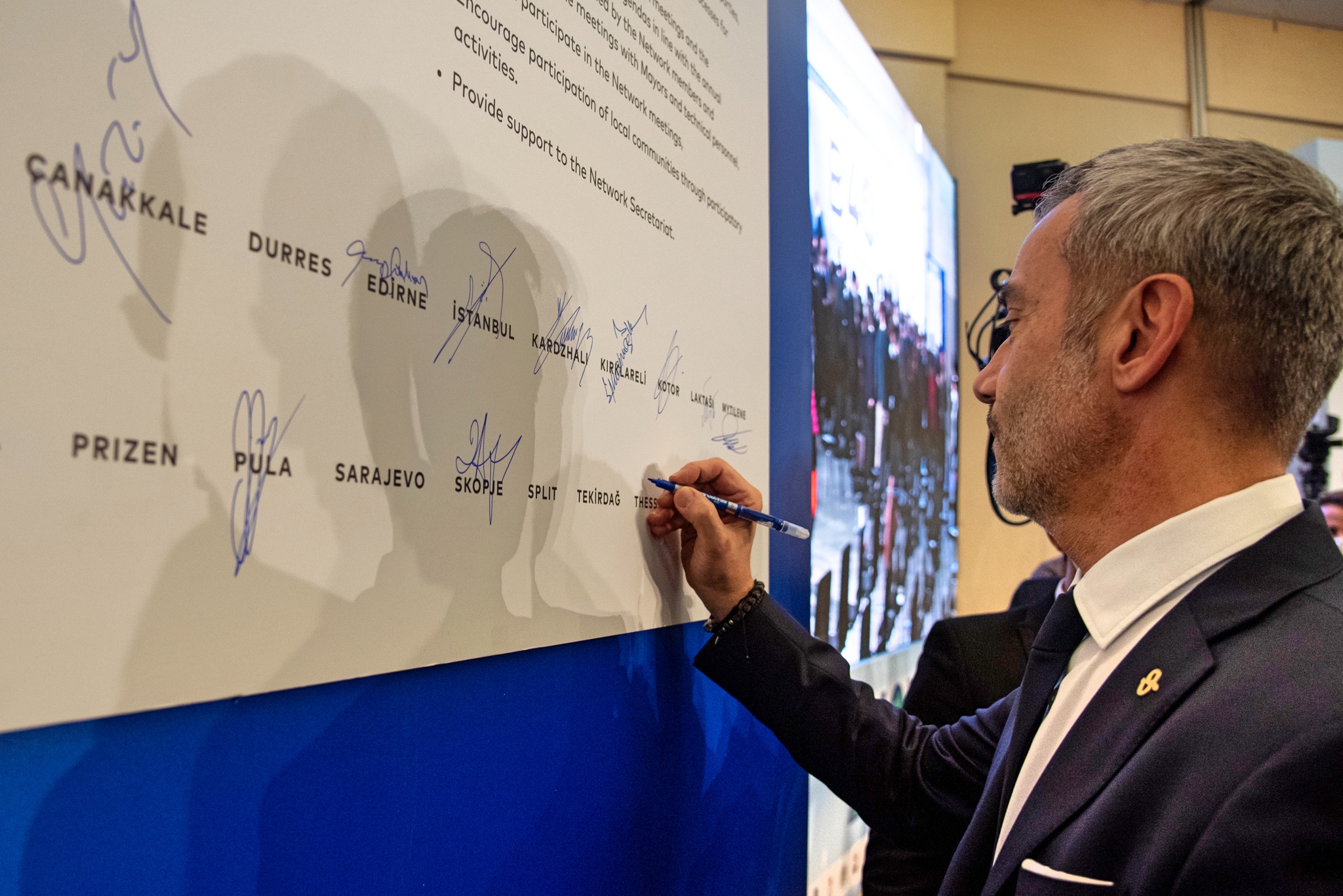 Ο Δήμος Θεσσαλονίκης μέλος του Βαλκανικού Δικτύου Πόλεων Β40 - Ο Κ. Ζέρβας υπέγραψε την ιδρυτική διακήρυξη στη Σύνοδο της Κωνσταντινούπολης