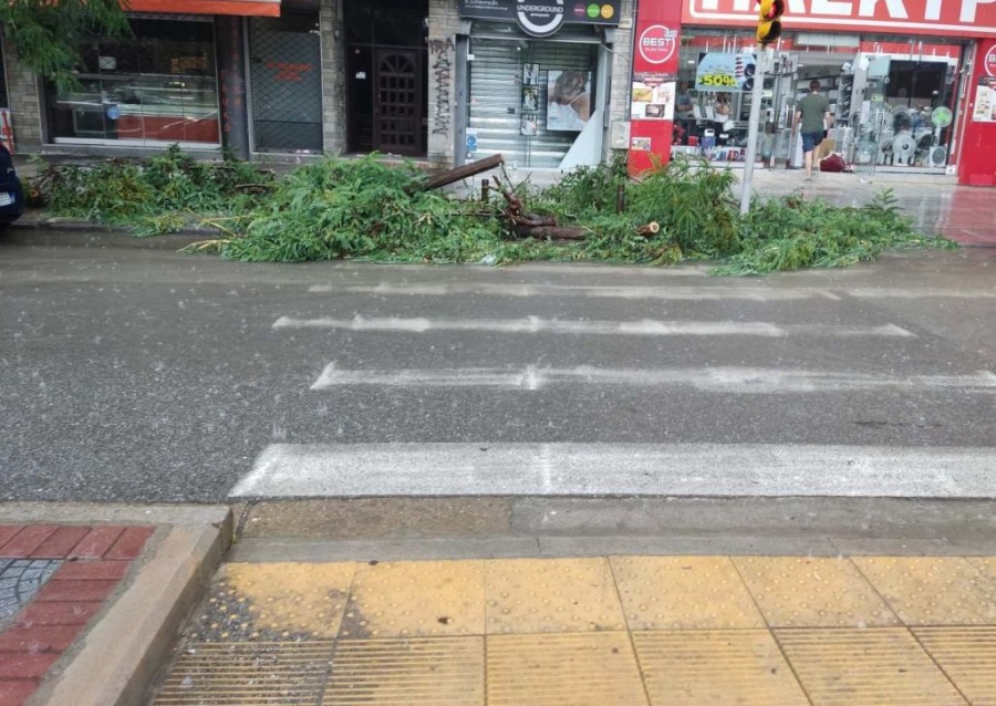Στους δρόμους ο δήμος Θεσσαλονίκης μετά την καταιγίδα (φωτ.)