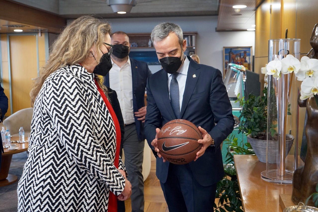 Το... αμερικανικό ενδιαφέρον για το γραφείο του Ζέρβα (Φωτό)
