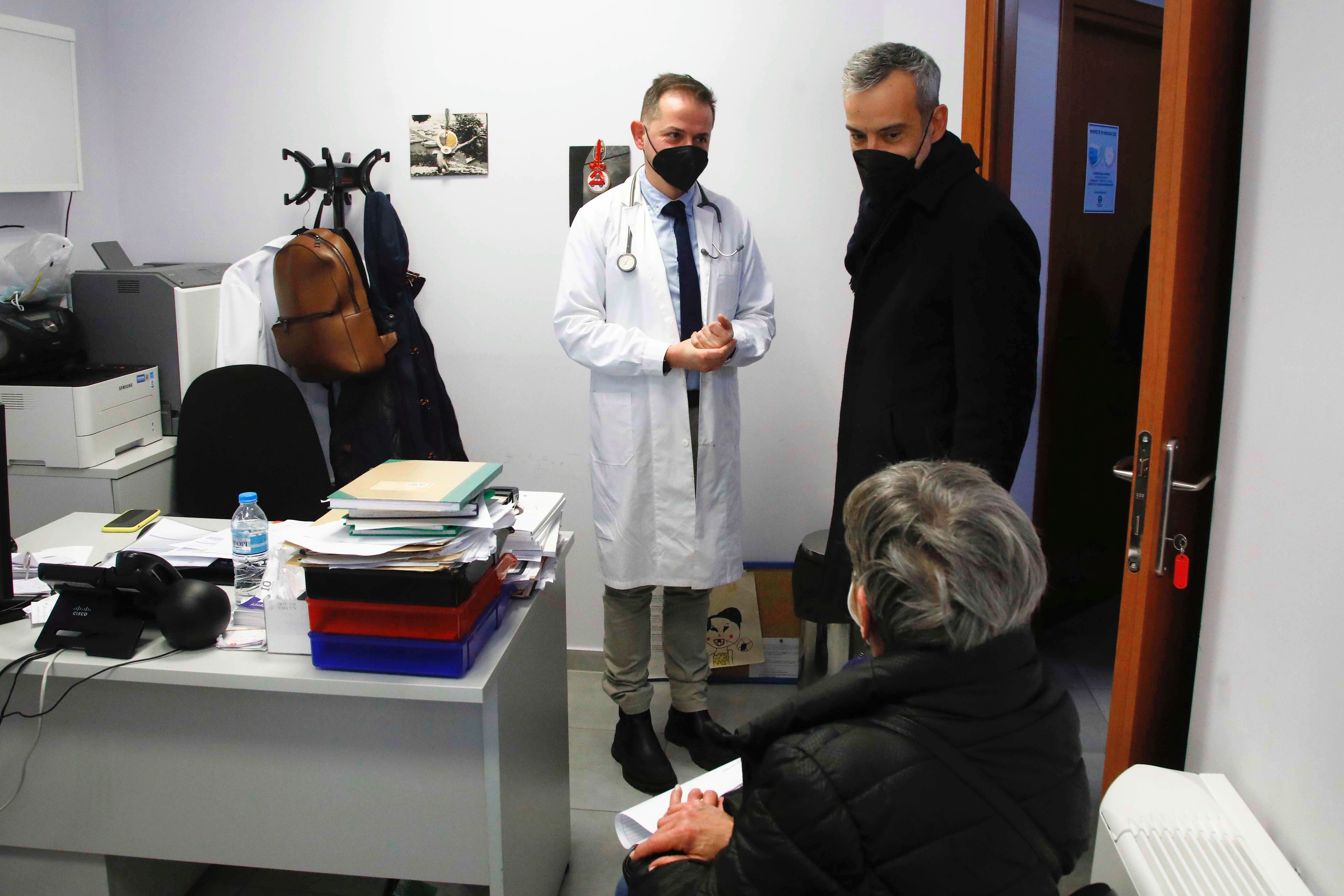 Επίσκεψη Ζέρβα στο ιατρείο διακοπής καπνίσματος του Δήμου Θεσσαλονίκης – Σήμερα η πρώτη ημέρα λειτουργίας του