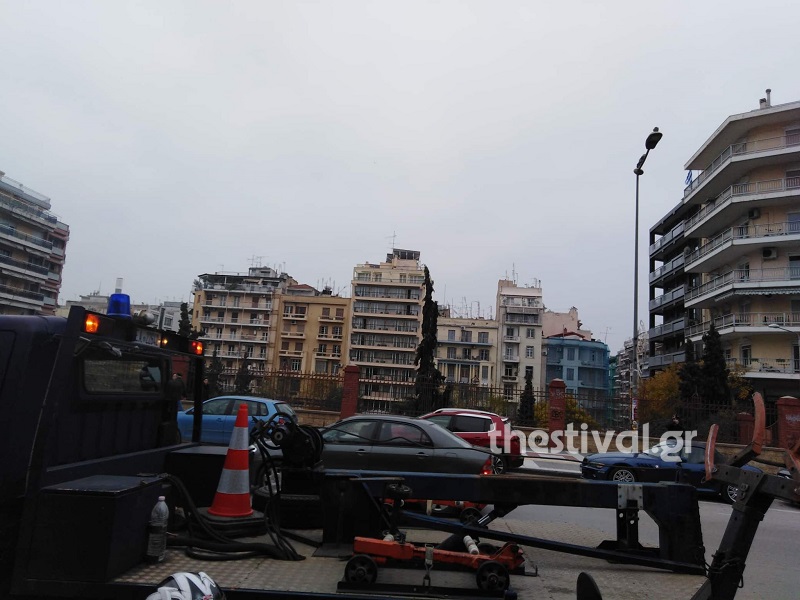 Επιχείρηση – "σκούπα" της Τροχαίας και της Δημοτικής Αστυνομίας για παράνομα σταθμευμένα στη Θεσσαλονίκη