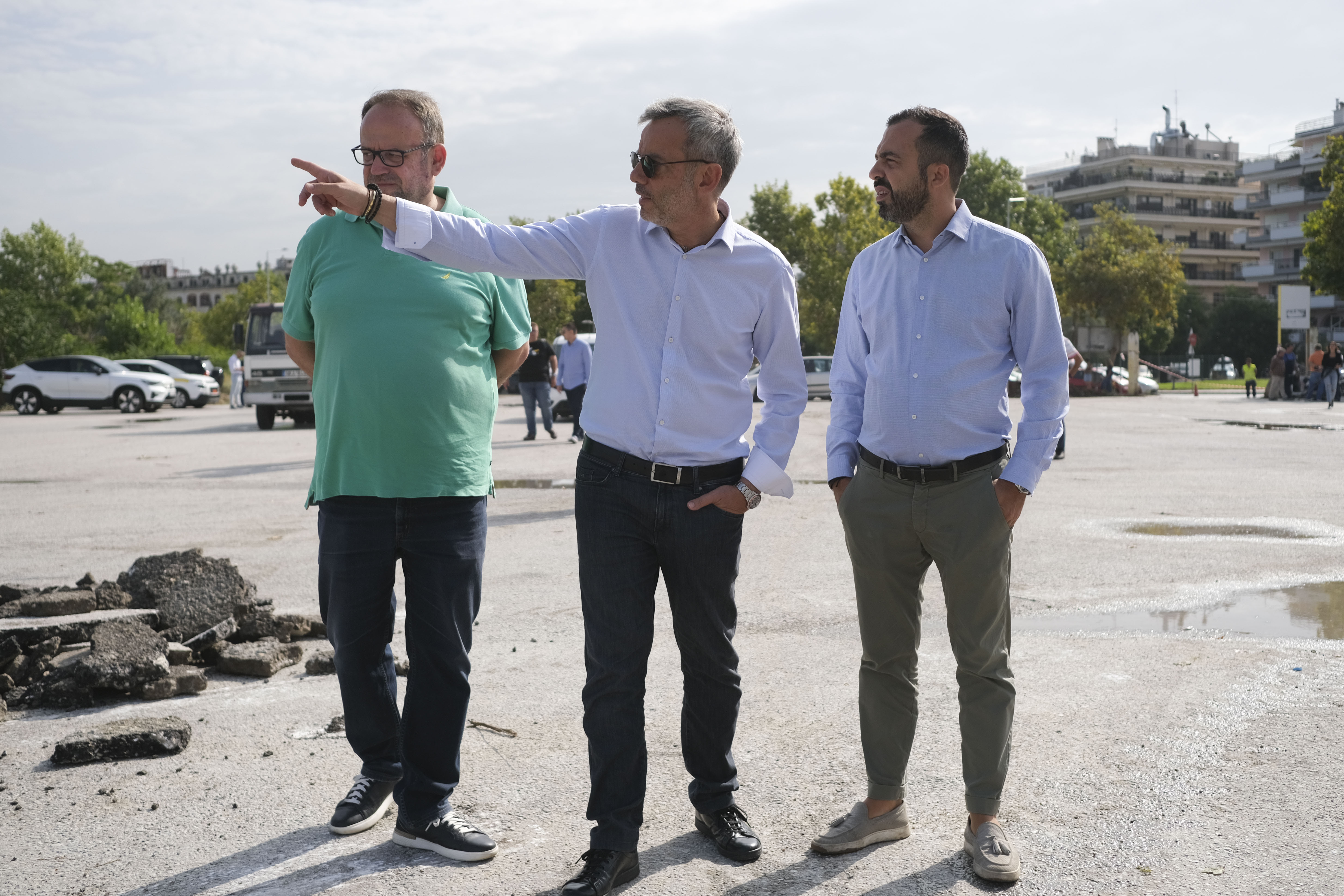Έναρξη έργων για τη διαμόρφωση ελεύθερων δημοτικών πάρκινγκ στις γειτονιές
