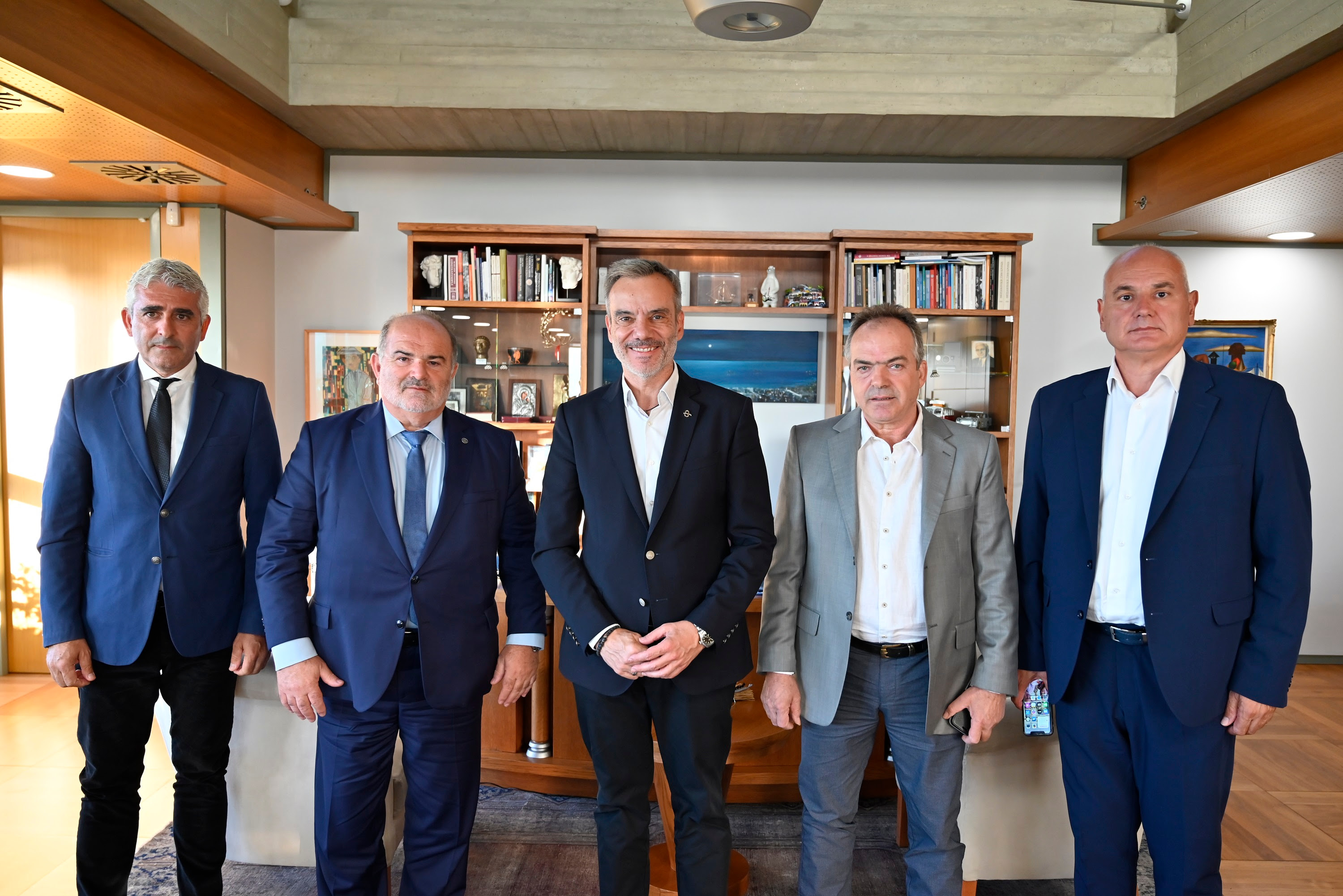 Συνάντηση του Δημάρχου Θεσσαλονίκης Κωνσταντίνου Ζέρβα με τον Πρόεδρο της ΓΣΕΒΕΕ Γιώργο Καββαθά και εκπροσώπους ενώσεων από τον κλάδο της εστίασης