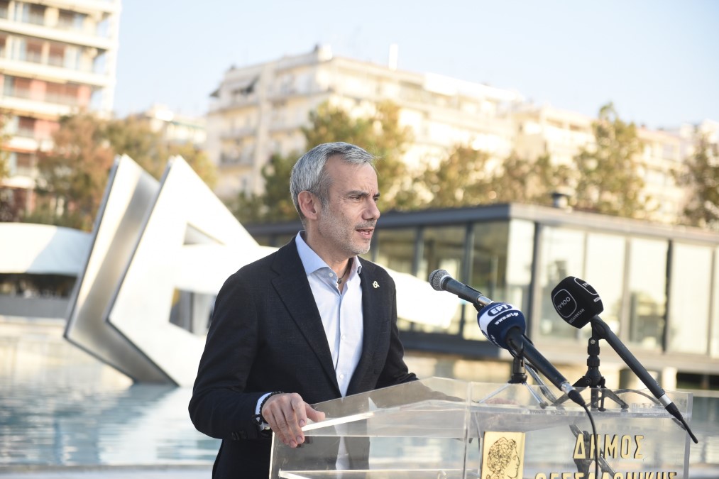 Αποκαλυπτήρια για το γλυπτό «Θαλασσινός Ορίζοντας» στη νέα παραλία Θεσσαλονίκης – Κ. Ζέρβας: Η πόλη αποκτά ένα σύγχρονο πολιτιστικό μνημείο