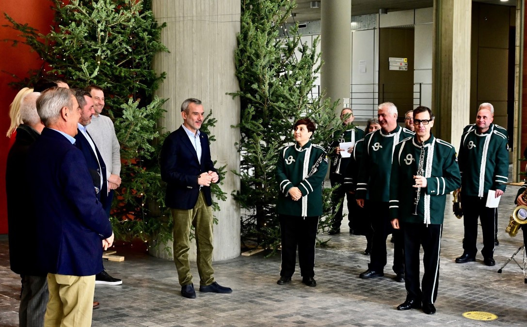 Παραδοσιακά κάλαντα στο Δημαρχείο Θεσσαλονίκης  Συγκίνηση από τη χορωδία της ουκρανικής κοινότητας Κ. Ζέρβας: «Το 2023 να γευόμαστε χαρές κι επιτυχίες στη Θεσσαλονίκη μας»
